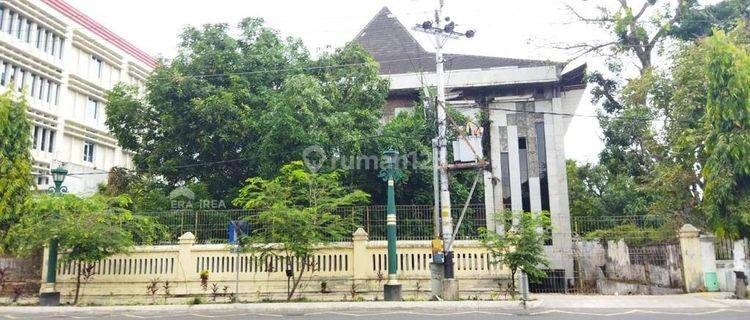 Gudang dan gedung dekat pasar gondosuman di Jogjakarta 1