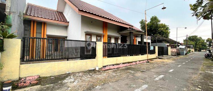 Rumah Solo Dijual Dekat Bandara Adi Sumarmo Solo 1