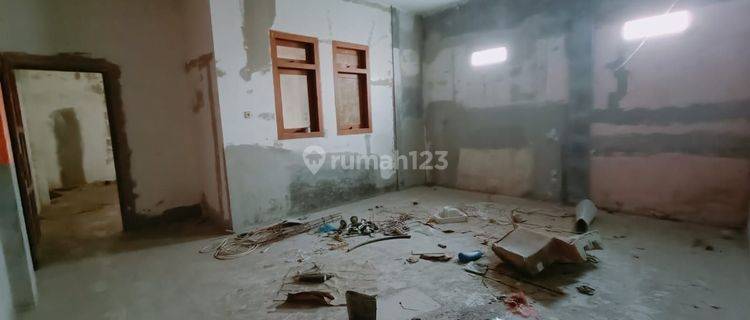 Ruko strategis tengah kota Semarang siap pakai ramai dekat kampus Unwahas dijual di jl raya Kelud Sampangan Gajahmungkur Semarang atas 1