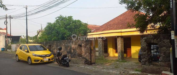 Rumah Dihitung Tanah Besar Luas Tengah Kota Semarang Daerah Elit dekat tol dekat Sekolah Internasional dekat akpol dijual di Kesatrian Jangli Candisari Semarang Atas 1