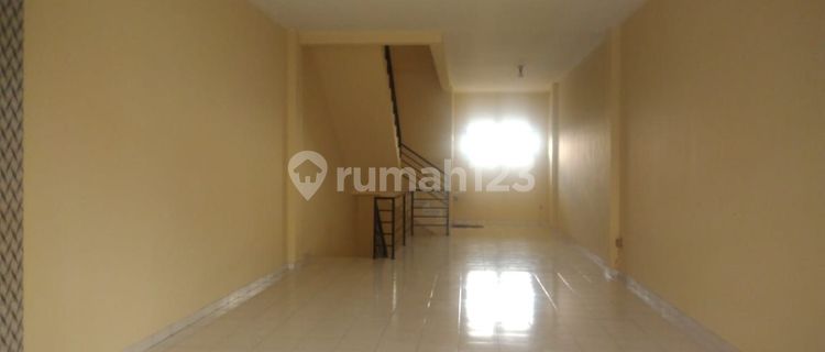 Ruko strategis tengah kota Semarang ramai pusat bisnis siap pakai dekat kampus Unimus dekat RS Primaya disewakan di jalan raya Kedungmundu Semarang tengah 1