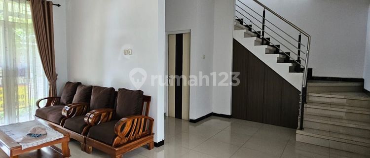 A ready-to-use minimalist house in the city center of Semarang, near Undip campus and toll gate access, available for rent at Graha Estetika, Tembalang, Semarang. 1