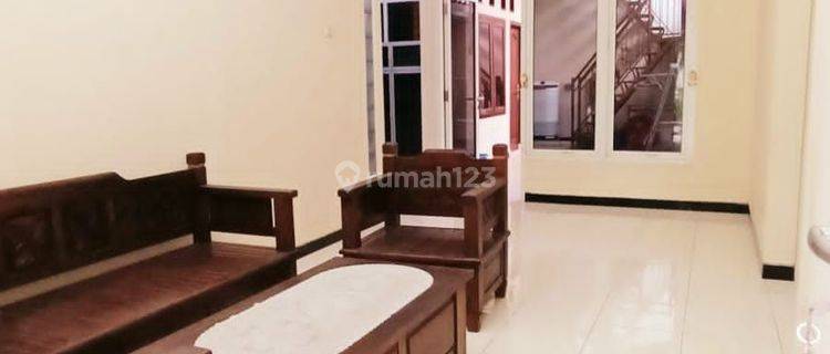 Rumah minimalis tengah kota Semarang dekat kampus Undip dekat pintu tol siap pakai disewakan di Graha estetika Tembalang Semarang atas 1