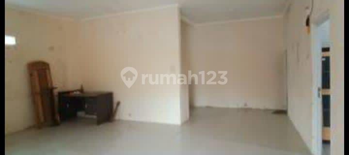 Ready-to-use house in downtown Semarang near Undip campus for rent in Tembalang, South Semarang. 1