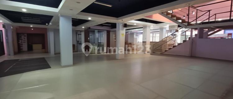 Ruang usaha strategis tengah kota Semarang siap pakai dekat simpang lima kawasan segitiga emas pusat kota pusat bisnis disewakan di Pandanaran Semarang tengah 1