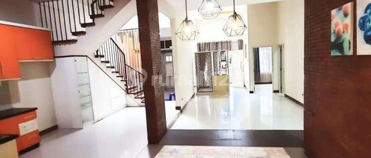 Nice Big Spacious Luxurious House in the Center of Semarang City, Elite Area Near Undip Campus, Close to Toll Gate, For Rent at Graha Estetika Tembalang, Upper Semarang. 1