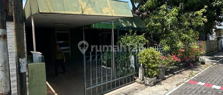 Cheap Old House Land Only Calculation Central Semarang City Suitable for Boarding House Warehouse Office Near Gayamsari Toll Gate Close to USM Campus Near Majapahit For Sale at Beruang Gayamsari Central Semarang. 1