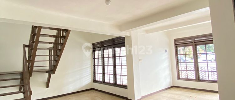 Strategic Midtown Semarang House Ready to Use Near Undip Campus Close to Toll Gate Suitable for Office, Home, or Business For Rent in Banyumanik South Semarang 1