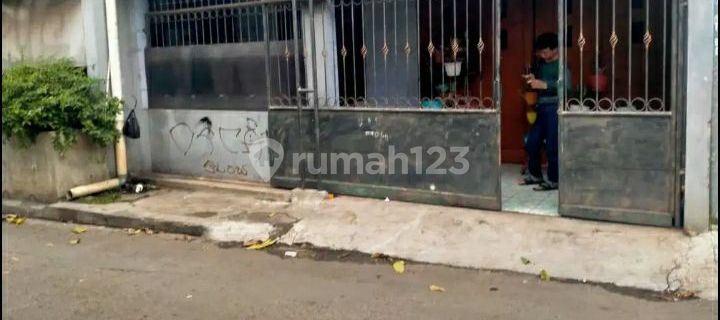 rumah kokoh pinggir jalan dilalui angkot gaga, ciledug,, larangan 1