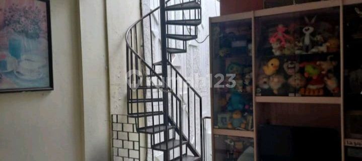 Dijual Rumah di Tengah Kota & Daerah Bisnis 1