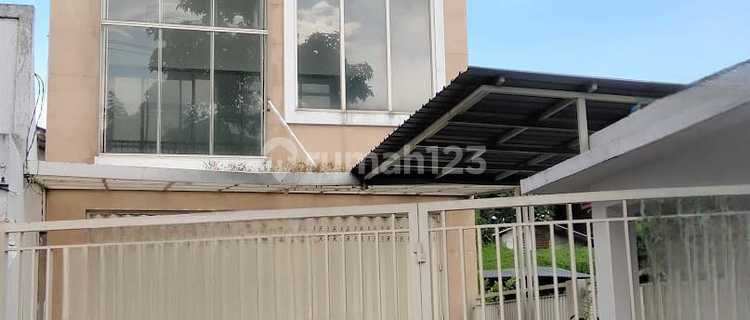 For Rent: 3-Story Ruko on Dr. Sutomo Street, Gresik Raya 1