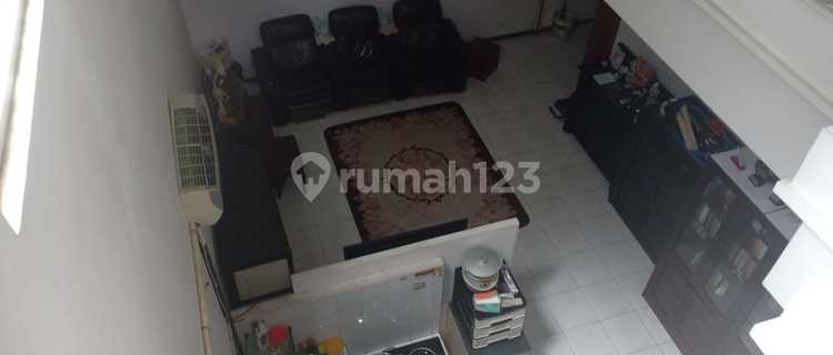 For Sale Ready-to-Occupy Boarding House on Dharmahusada Street 1