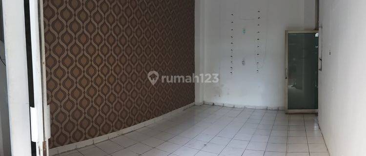 Disewakan Murah Rumah 4 Lantai Jalan Belakang Pasar Sayap Otista  1