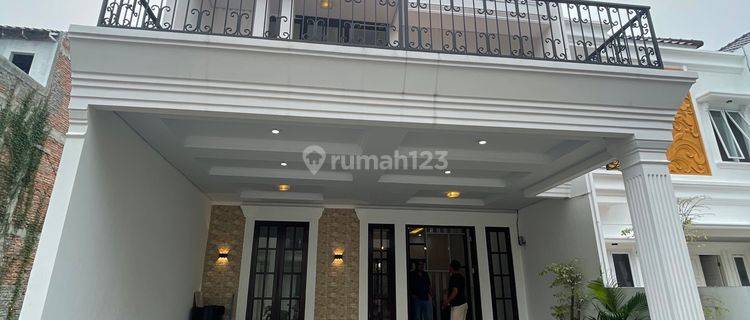 Rumah Eksklusif Pinggir Jalan Raya  Semi Furnished 1