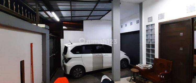 Dijual Rumah Semi Furnished Nyaman Terawat Siap Huni Lokasi Bagus di Sumber Sari Bandung 1