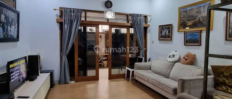 Dijual Rumah 2 Lantai di Singgasana Pradana 1