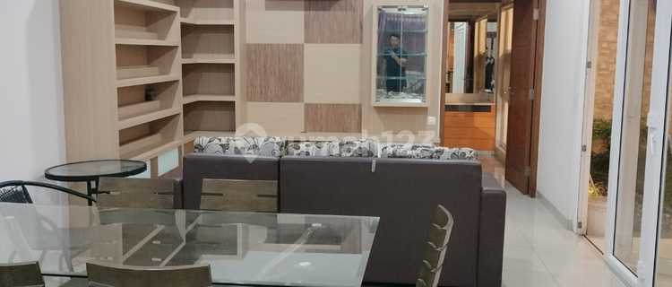 Disewakan Rumah 2 Lantai Full Furnished Siap Huni Lokasi Bagus di Setraduta Bandung 1