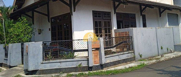 Rumah Strategis Siap Pakai di Jalan Mangga Semarang Selatan 1