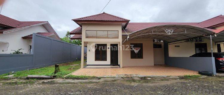 Rumah di Jl. Karya Baru, Komp. Pondok Pelangi 1