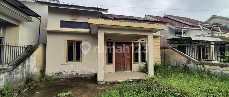 Rumah di Jl. Komyos Sudarso, Komp. Golden Indah 1