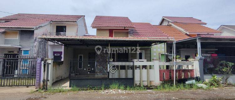 Dijual Rumah di Jl. Parit H. Muksin 2, Komp. Griya Alam Raya 1