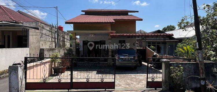 Dijual Rumah Bersih Siap Huni di Jl. Sejarah 1