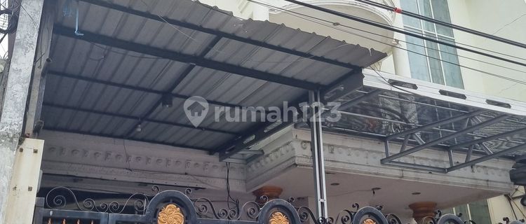 Commercial Property in Pucang Anom, Surabaya 1
