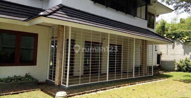 Rumah Besar 2 Lantai Asri di Senayan, Cocok Untuk Expatriat 1