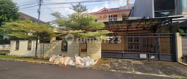 For Sale Luxury House Hook Position Premium Location in Pondok Indah 1