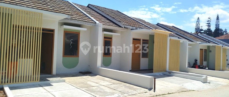 Ready-to-Occupy House on Main Road Ciluncat Banjaran Soreang Bandung KPR 1