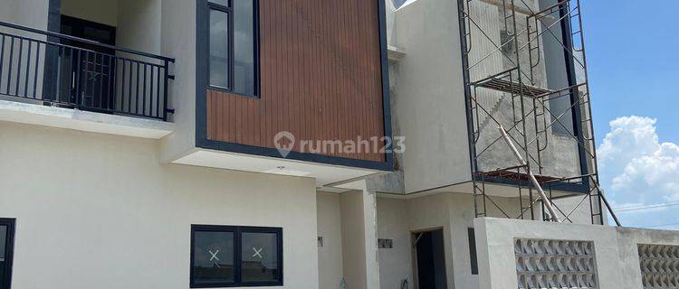 Rumah Exclusive 2 Lantai Di Colomadu Dekat De Tjolomadoe Bandara 1