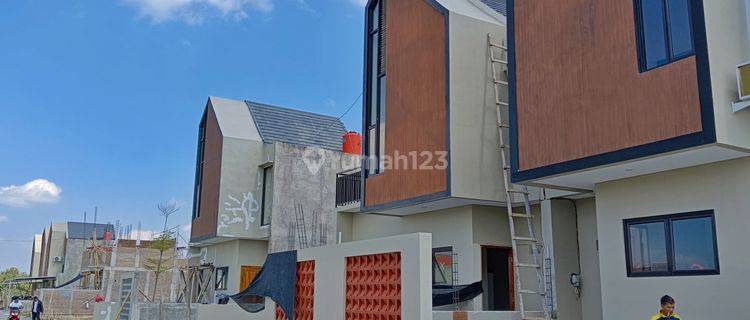 Rumah 2 Lantai Dekat Dengan Rumah Pensiunan Pak Jokowi Solo 1