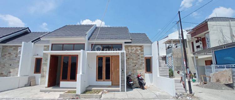 Rumah Modern Colomadu 10 Menit Solo Kota 1