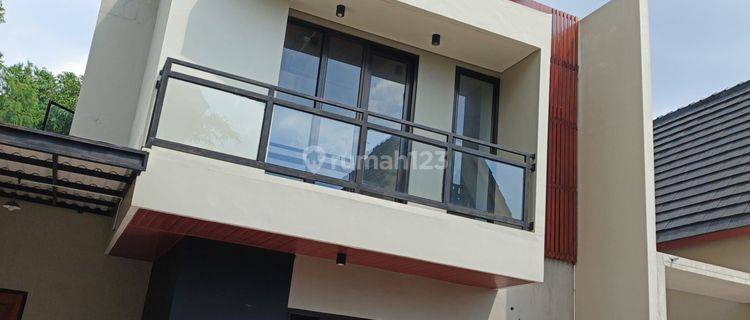 Jual Rumah di Colomadu 2 Lantai Dekat Toll Kodran Dan Hotel Alana 1