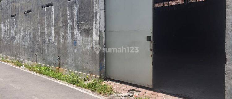 Dijual Cepat Gudang Bonus Rumah Joglo 2 Muka di Pusat Solo Baru 1