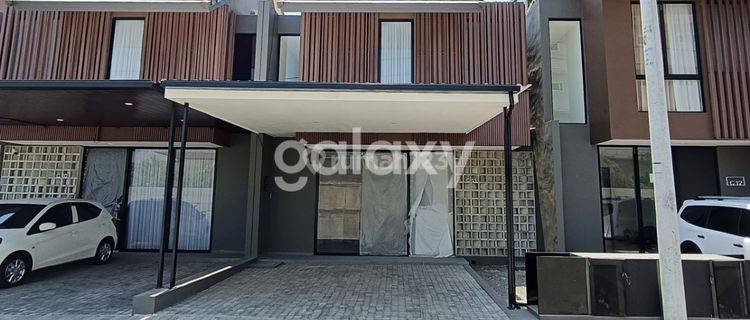 SEWA RUMAH BARU 2 LANTAI CENTRAL PARK MERR 1