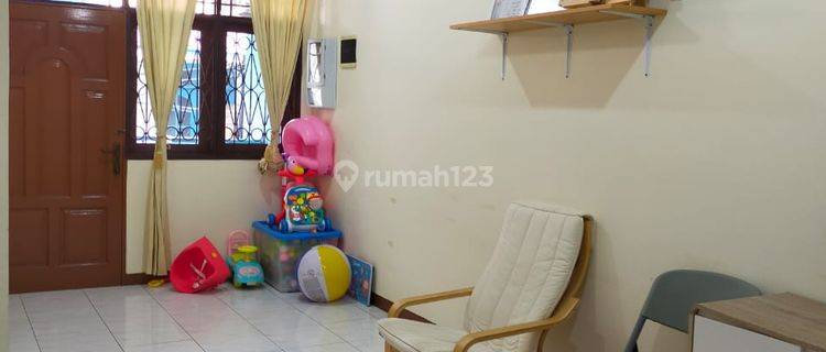 Rumah biru 2 lantai 1