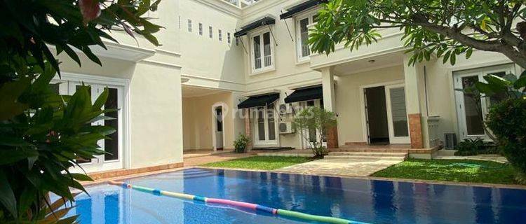 Spacious 5 Bedrooms with Garden and Swimming Pool in Pondok Indah 1