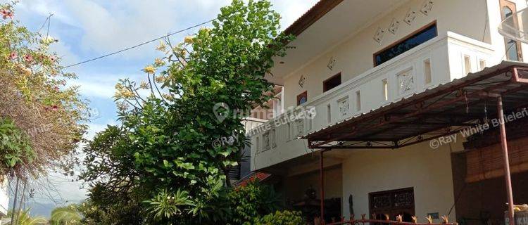 House Located 1 Minute Walk To The Beach of Singaraja City 1