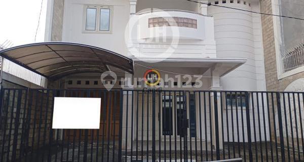 Rumah di Taman Seteran Barat Semarang 1