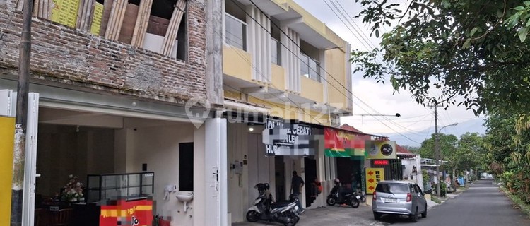 Investment Opportunity for a 3-Story Building (Boarding House, Restaurant & Homestay) in North Magelang, Close to Campus & Main Hospital 1