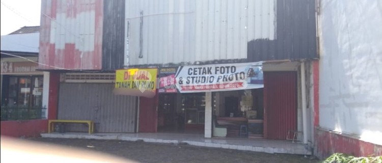 Strategic Shop House on Main Wates Road, Large Land 393 Square Meters, Suitable for Business & Investment, Wates, Kulonprogo 1