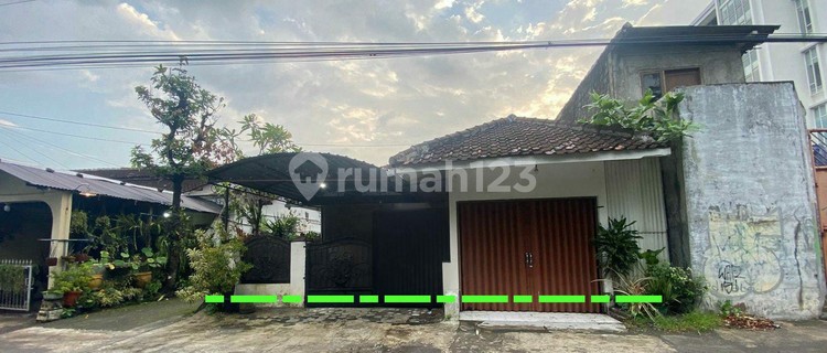 7-Bedroom House in a Premium Location Near Magelang Street, JCM, and UGM Yogyakarta 1