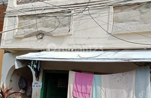 2-Storey House Divided into 4 Plots with Wooden Flooring 1