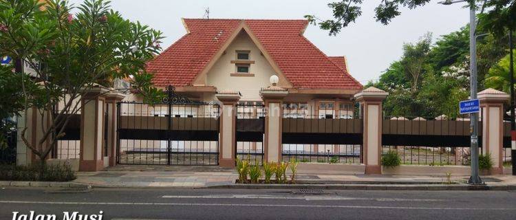 Dijual Rumah cocok untuk Komersial Jalan Diponegoro Surabaya  1