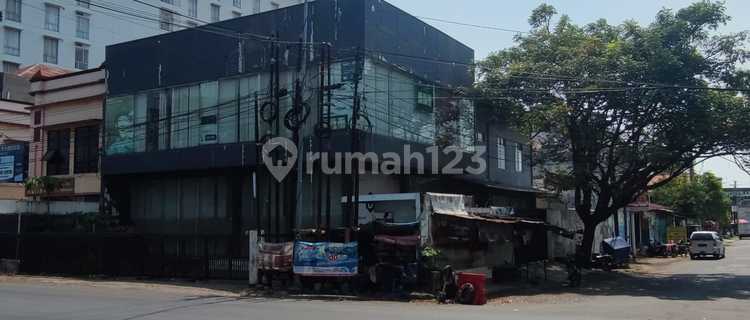 Front Building of Pekalongan Station Jl Gajah Mada 1