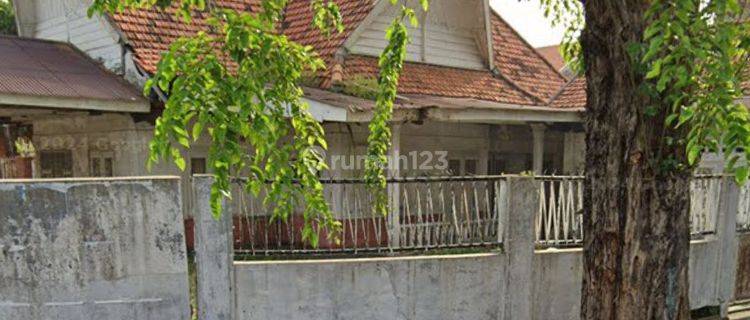 Rumah Hook Nol Jalan Raya Ngagel, Surabaya Timur, Strategis 1