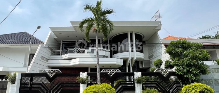 Luxury House on Jl. Kecilung, Surabaya City Center, Strategically Close to Grand City, City Hall, and Raya Gubeng. 1