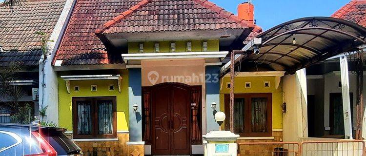 Rumah Dekat Undip, Graha Estetika 1