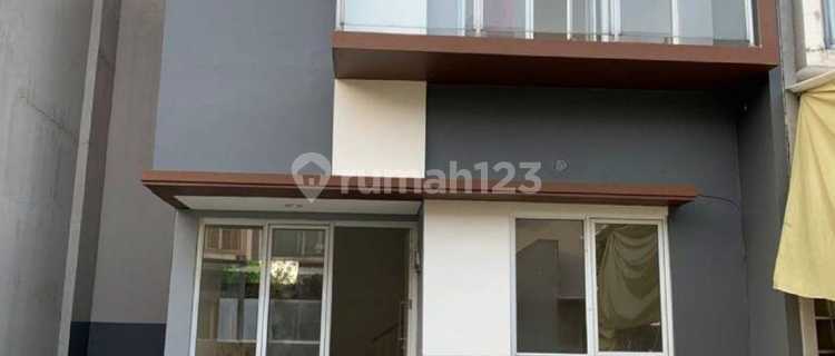 Rumah 2 Lantai Bagus di Serpong Lagoon, Tangerang Selatan 1